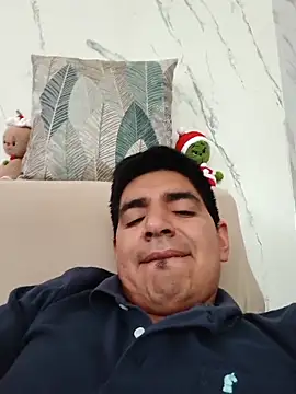 Snapshot of latino17 chatting on 12/01/25, 05:51 latino17 online show from 12/01/25, 05:51