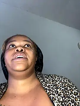 Snapshot of Mandy-101 chatting on 10/31/25, 03:40 Mandy-101 online show from 10/31/25, 03:40