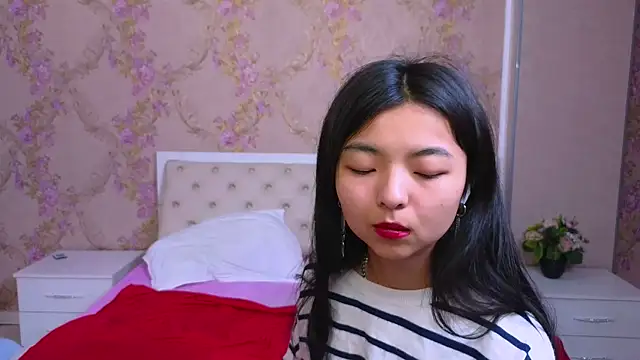 Shy Kira online show from 02/06/25, 12:37