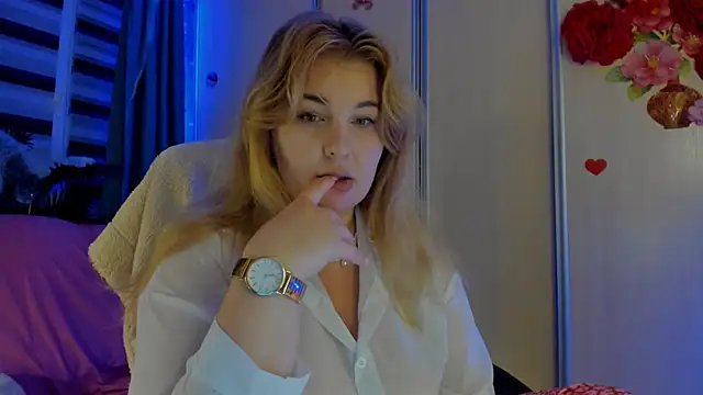 CoraSwon online show from 11/09/25, 11:03