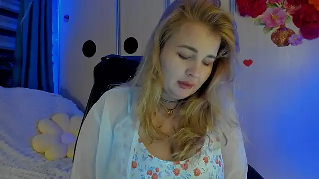 CoraSwon online show from 11/15/25, 12:19