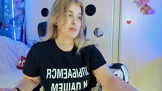 Snapshot of CoraSwon chatting on 01/05/26, 05:27 CoraSwon online show from 01/05/26, 05:27