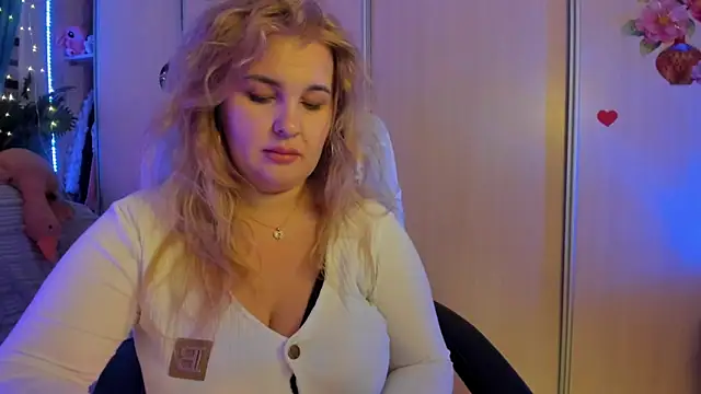 Snapshot of CoraSwon chatting on 02/02/26, 05:33 CoraSwon online show from 02/02/26, 05:33