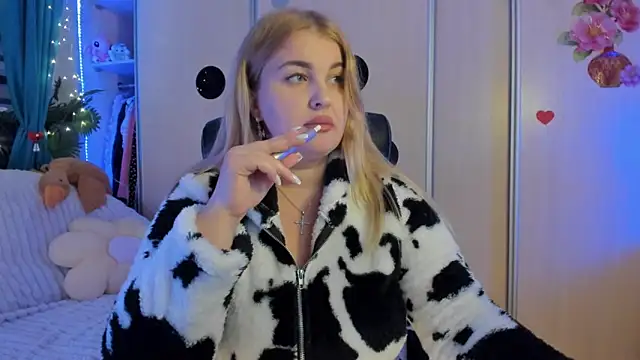 Snapshot of CoraSwon chatting on 02/06/26, 05:27 CoraSwon online show from 02/06/26, 05:27