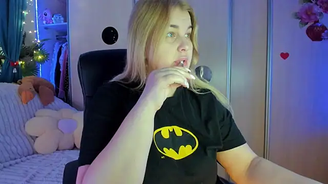 Snapshot of CoraSwon chatting on 02/07/26, 05:55 CoraSwon online show from 02/07/26, 05:55