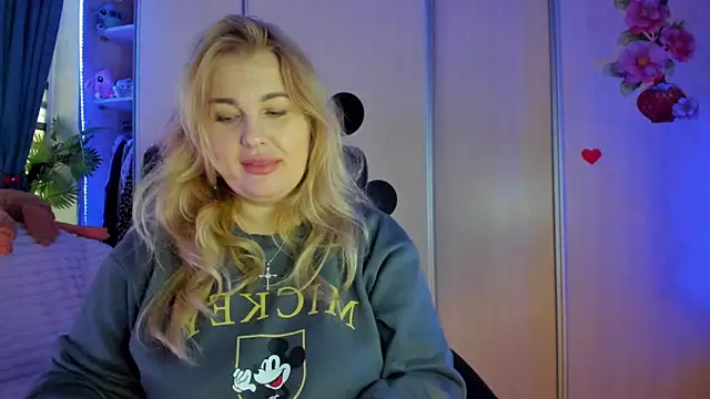 Snapshot of CoraSwon chatting on 02/09/26, 07:12 CoraSwon online show from 02/09/26, 07:12