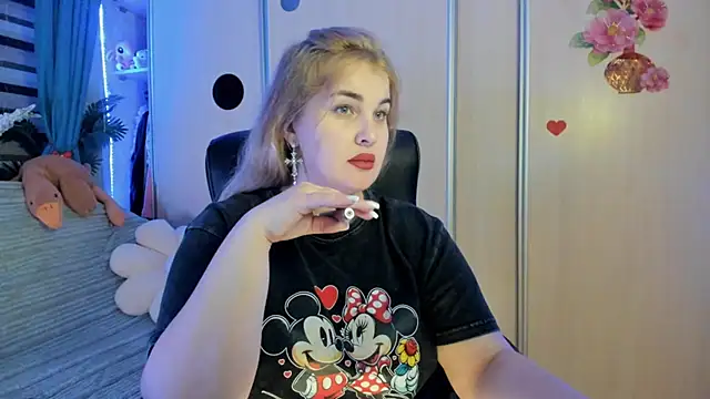 Snapshot of CoraSwon chatting on 02/15/26, 03:42 CoraSwon online show from 02/15/26, 03:42