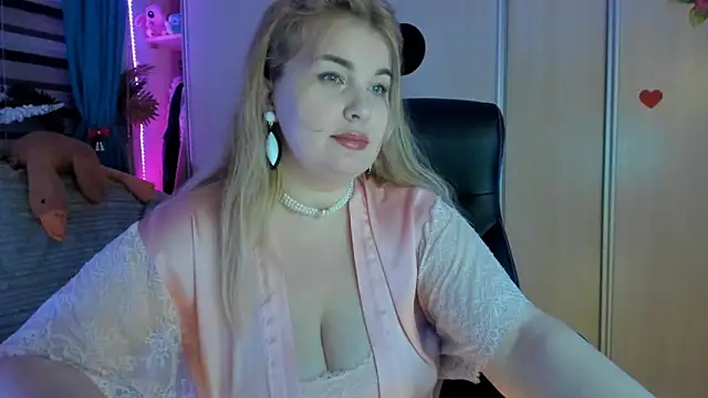 Snapshot of CoraSwon chatting on 02/18/26, 04:47 CoraSwon online show from 02/18/26, 04:47