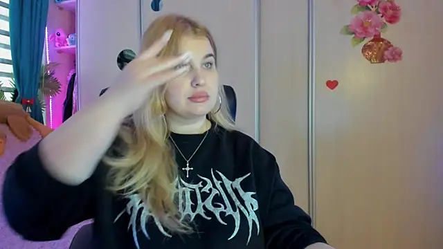 Snapshot of CoraSwon chatting on 02/19/26, 07:04 CoraSwon online show from 02/19/26, 07:04