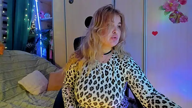 Snapshot of CoraSwon chatting on 02/22/26, 05:00 CoraSwon online show from 02/22/26, 05:00