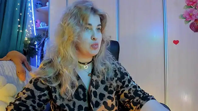 Snapshot of CoraSwon chatting on 02/25/26, 06:06 CoraSwon online show from 02/25/26, 06:06