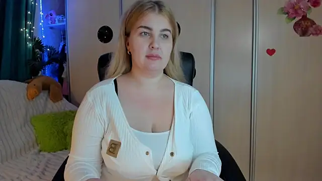 Snapshot of CoraSwon chatting on 02/28/26, 03:24 CoraSwon online show from 02/28/26, 03:24