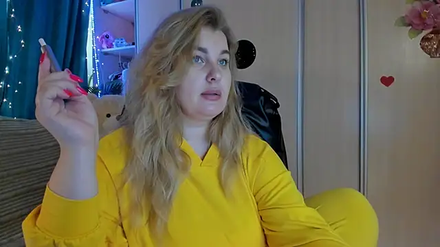 CoraSwon online show from 03/10/26, 02:33