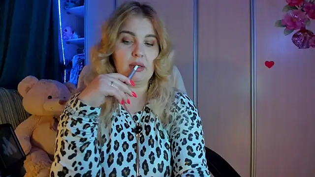 CoraSwon online show from 03/19/26, 03:05