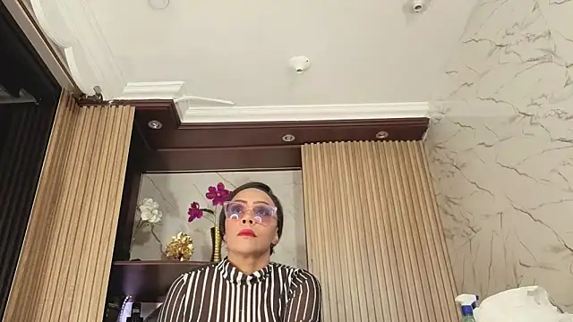 AmberNix online show from 04/22/26, 01:34