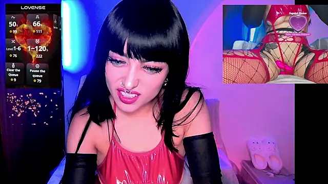 Snapshot of HollyDominic chatting on 03/05/25, 05:08 HollyDominic online show from 03/05/25, 05:08