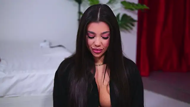 NatyDesiree online show from 10/05/25, 09:18