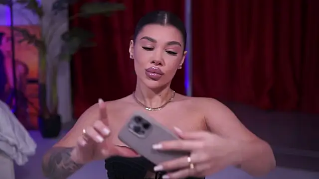 NatyDesiree online show from 12/22/25, 07:44