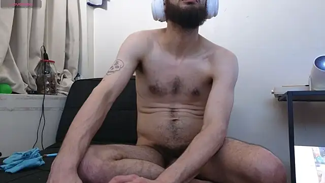 Snapshot of pantslesstraveler_plt chatting on 12/31/24, 06:27 pantslesstraveler plt online show from 12/31/24, 06:27