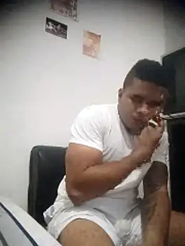 SaucyAffair0 online show from 04/23/26, 09:06