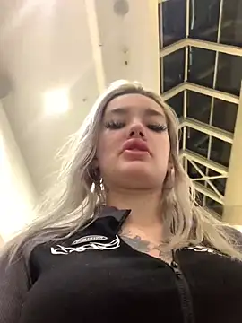 Snapshot of Sextazy chatting on 12/14/24, 11:50 Sextazy online show from 12/14/24, 11:50