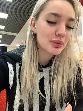 Snapshot of Sextazy chatting on 12/17/24, 07:50 Sextazy online show from 12/17/24, 07:50