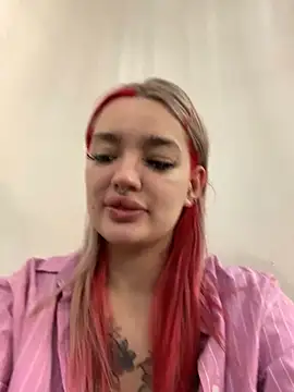 Snapshot of Sextazy chatting on 12/26/24, 12:49 Sextazy online show from 12/26/24, 12:49