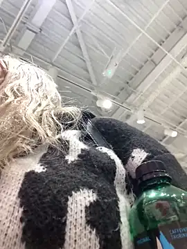 Snapshot of Sextazy chatting on 01/10/25, 11:11 Sextazy online show from 01/10/25, 11:11