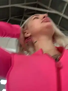 Snapshot of Sextazy chatting on 01/11/25, 12:07 Sextazy online show from 01/11/25, 12:07