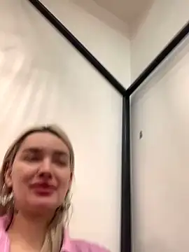 Snapshot of Sextazy chatting on 01/22/25, 11:56 Sextazy online show from 01/22/25, 11:56