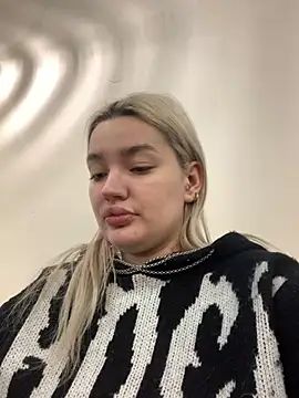 Snapshot of Sextazy chatting on 02/01/25, 09:21 Sextazy online show from 02/01/25, 09:21