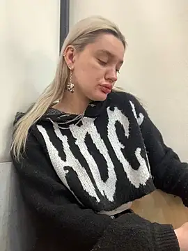 Snapshot of Sextazy chatting on 02/03/25, 11:31 Sextazy online show from 02/03/25, 11:31