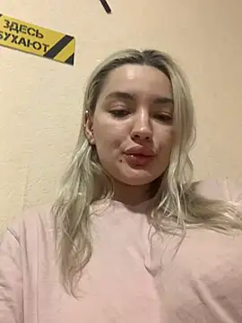 Snapshot of Sextazy chatting on 02/06/25, 11:15 Sextazy online show from 02/06/25, 11:15