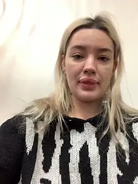 Snapshot of Sextazy chatting on 02/16/25, 12:43 Sextazy online show from 02/16/25, 12:43