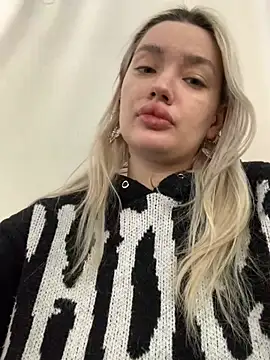 Snapshot of Sextazy chatting on 02/20/25, 10:59 Sextazy online show from 02/20/25, 10:59