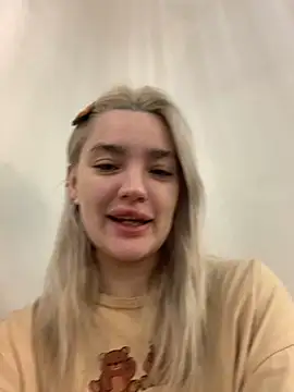 Snapshot of Sextazy chatting on 03/18/25, 12:14 Sextazy online show from 03/18/25, 12:14