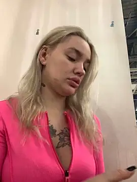 Snapshot of Sextazy chatting on 03/21/25, 12:28 Sextazy online show from 03/21/25, 12:28