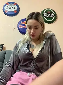 Snapshot of Sextazy chatting on 09/24/25, 11:24 Sextazy online show from 09/24/25, 11:24