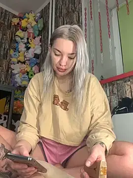 Snapshot of Sextazy chatting on 10/29/25, 12:51 Sextazy online show from 10/29/25, 12:51