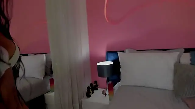 Alaia Manson online show from 02/13/25, 05:54