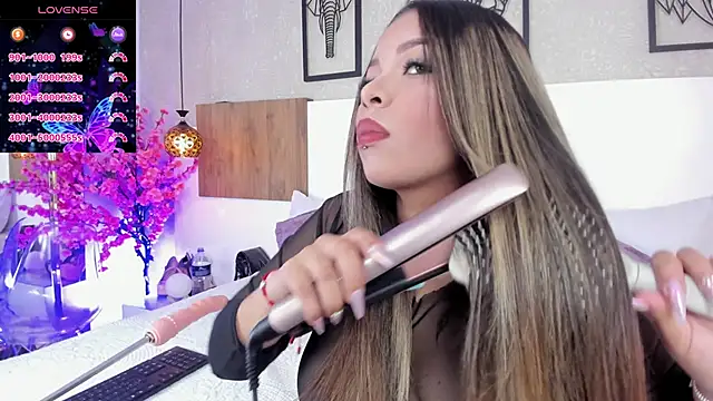 nahomiidasilva  online show from 12/14/24, 06:09