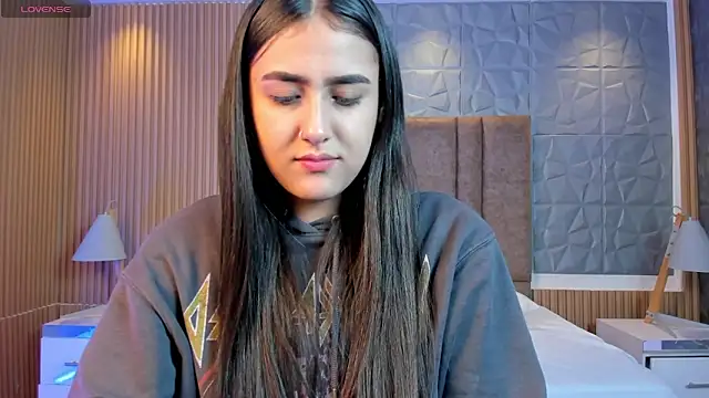 paulina sweett  online show from 12/21/25, 11:50