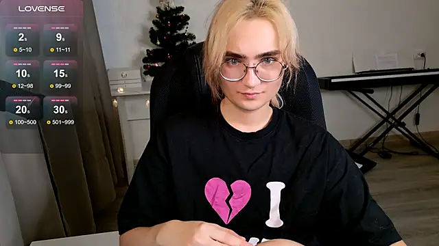 Snapshot of CuteYukiKun chatting on 12/22/25, 12:57 CuteYukiKun online show from 12/22/25, 12:57