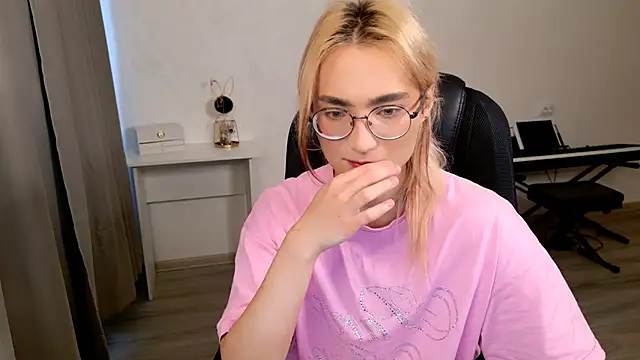 Snapshot of CuteYukiKun chatting on 01/19/26, 08:18 CuteYukiKun online show from 01/19/26, 08:18