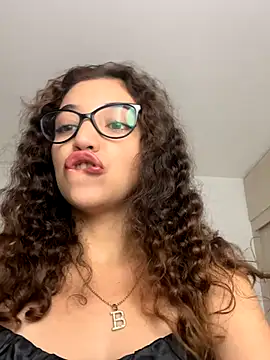 uniquerossie online show from 12/22/25, 08:00