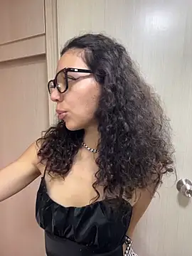 uniquerossie online show from 03/07/26, 08:33