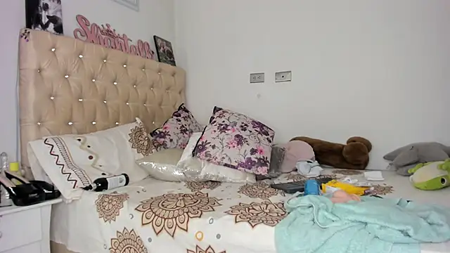 Snapshot of shantallhotxx chatting on 03/11/25, 03:45 shantallhotxx online show from 03/11/25, 03:45