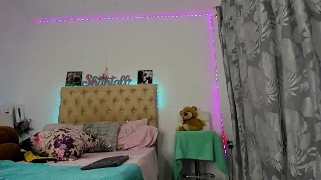 Snapshot of shantallhotxx chatting on 10/07/25, 03:42 shantallhotxx online show from 10/07/25, 03:42