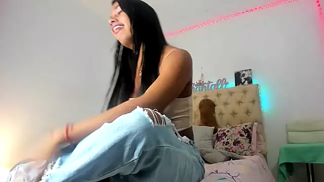 Snapshot of shantallhotxx chatting on 10/10/25, 01:48 shantallhotxx online show from 10/10/25, 01:48