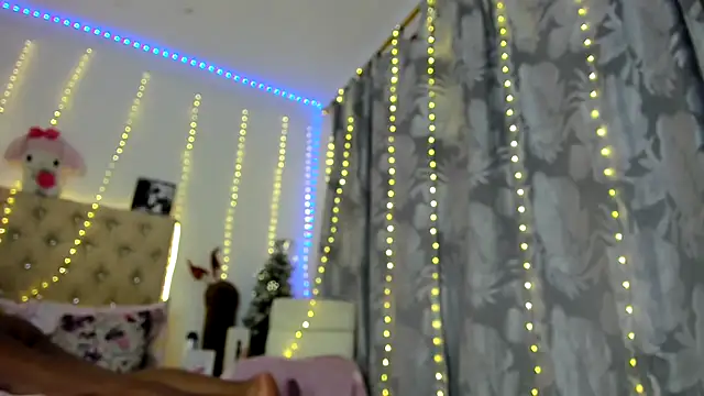 Snapshot of shantallhotxx chatting on 12/15/25, 04:55 shantallhotxx online show from 12/15/25, 04:55